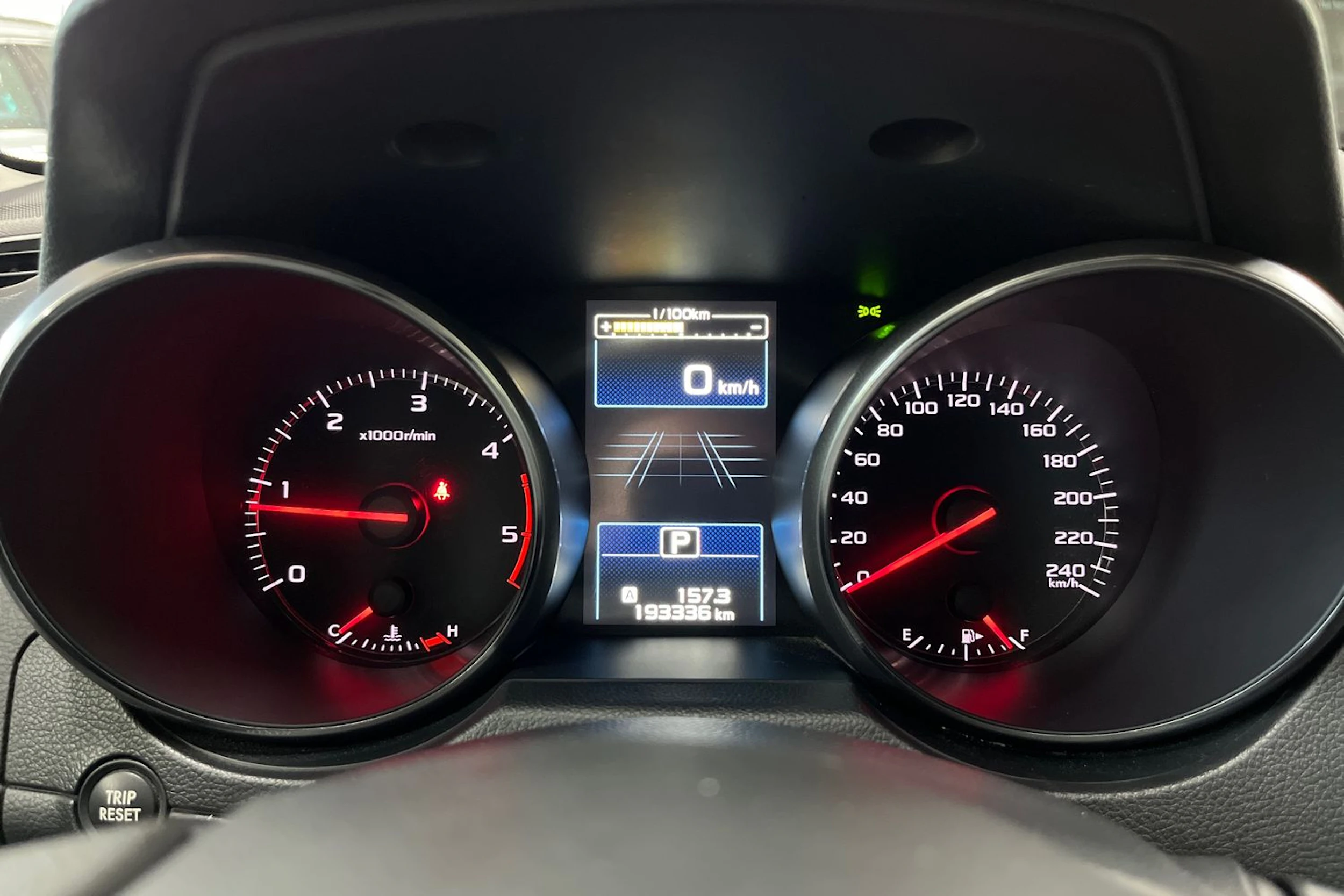 Valkoinen Subaru Outback 2015 kuva 17.