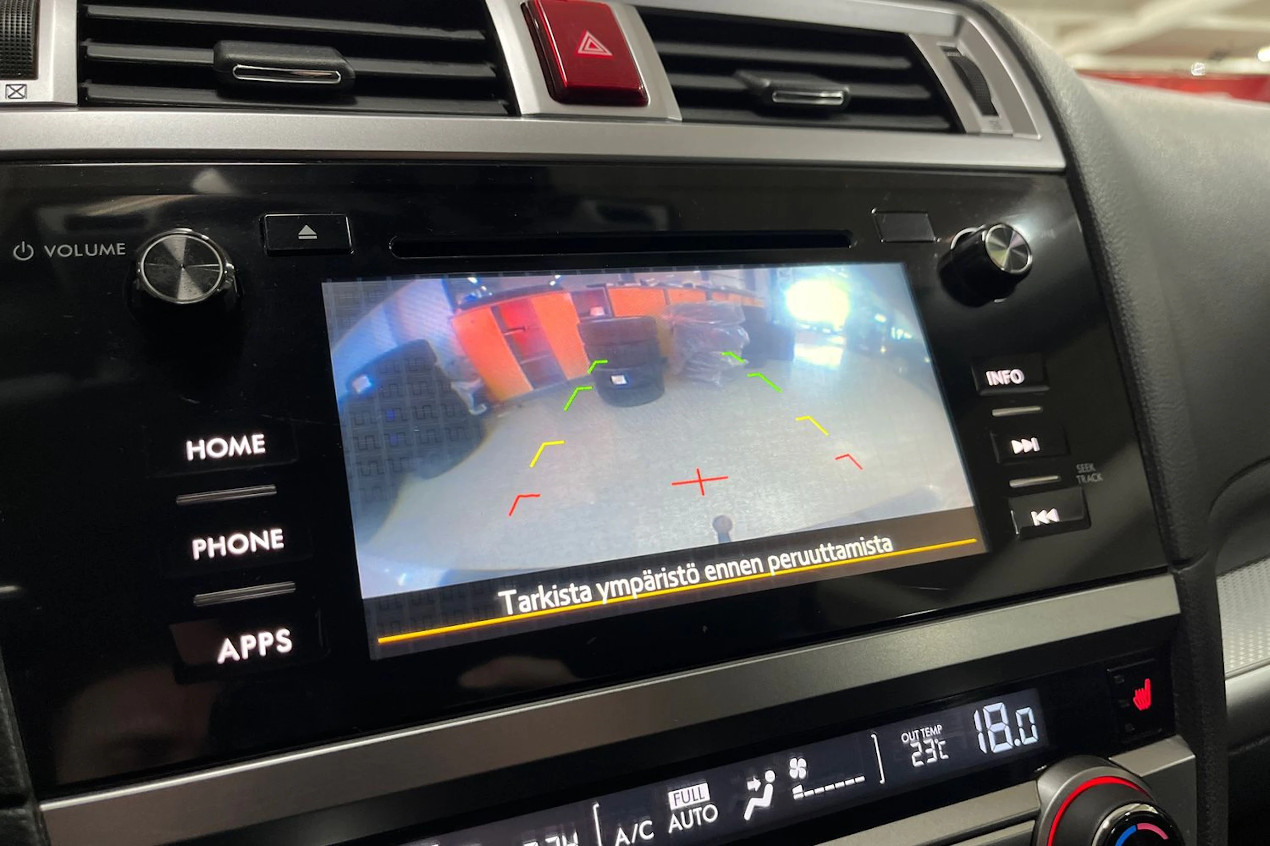 Valkoinen Subaru Outback 2015 kuva 18.