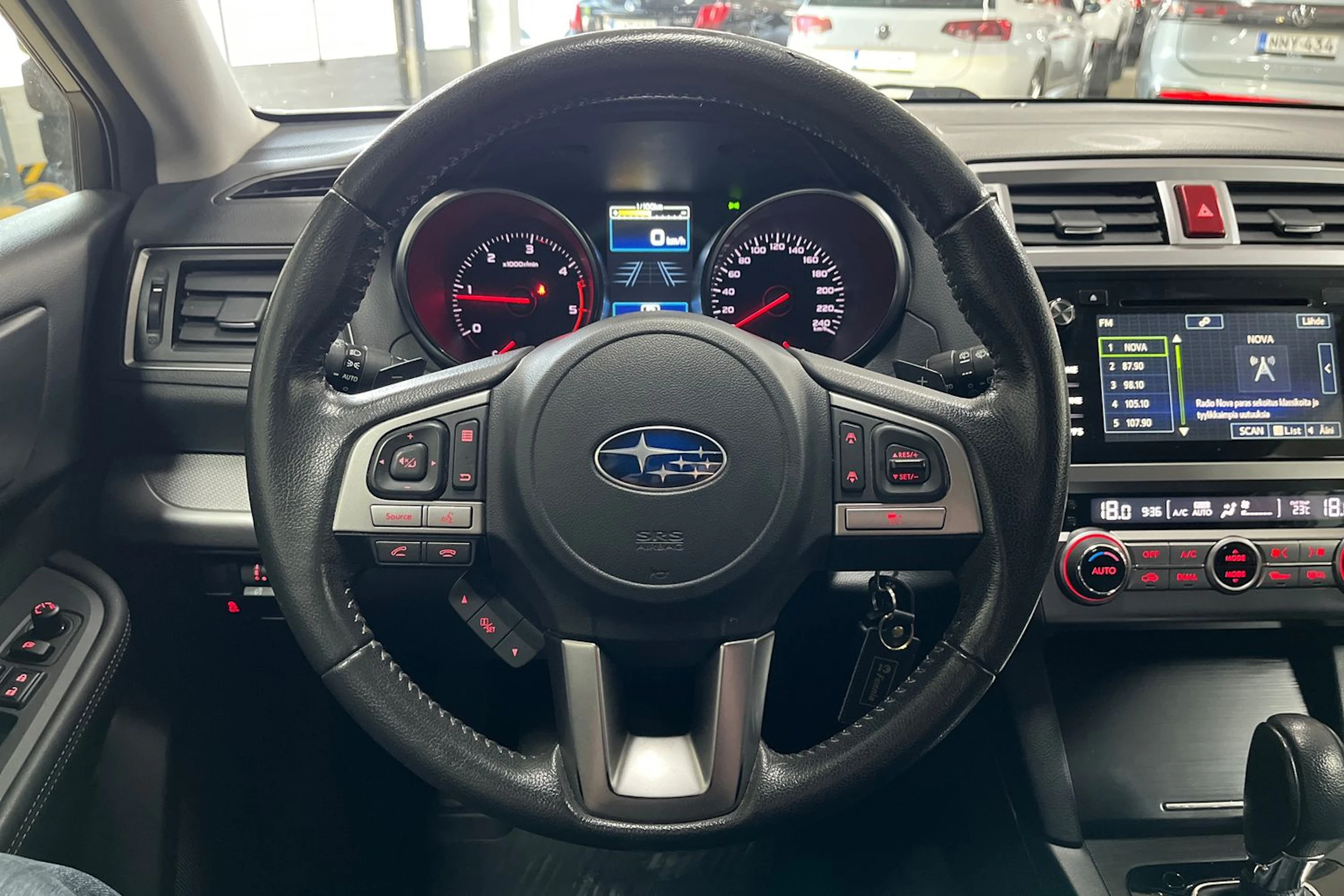 Valkoinen Subaru Outback 2015 kuva 22.