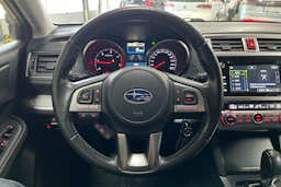 Valkoinen Subaru Outback 2015 kuva 22.