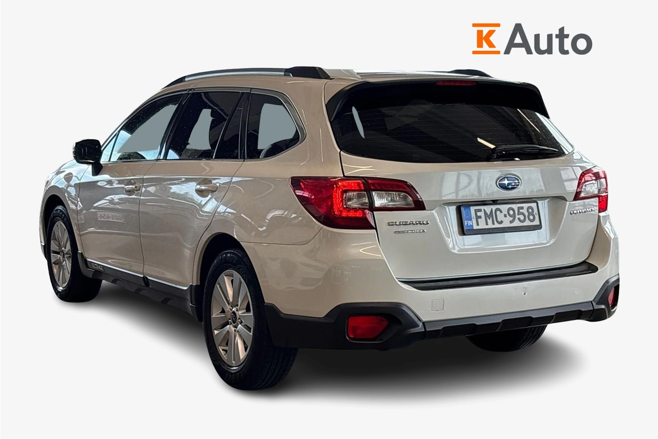 valkoinen Subaru Outback 2016 kuva 2.