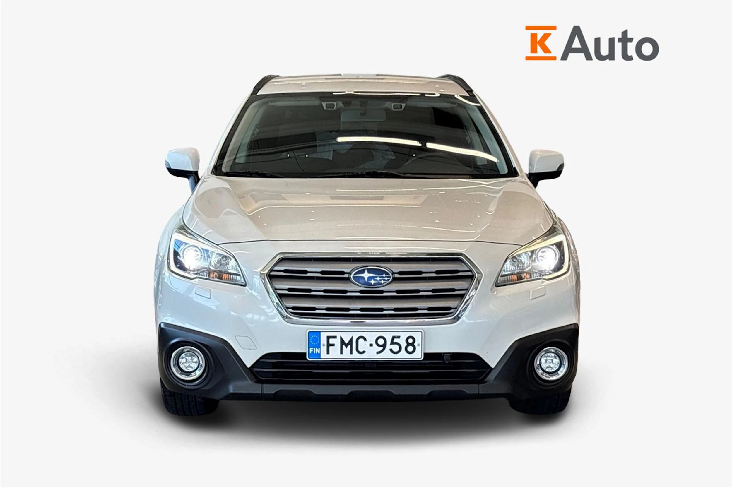 valkoinen Subaru Outback 2016 kuva 4.