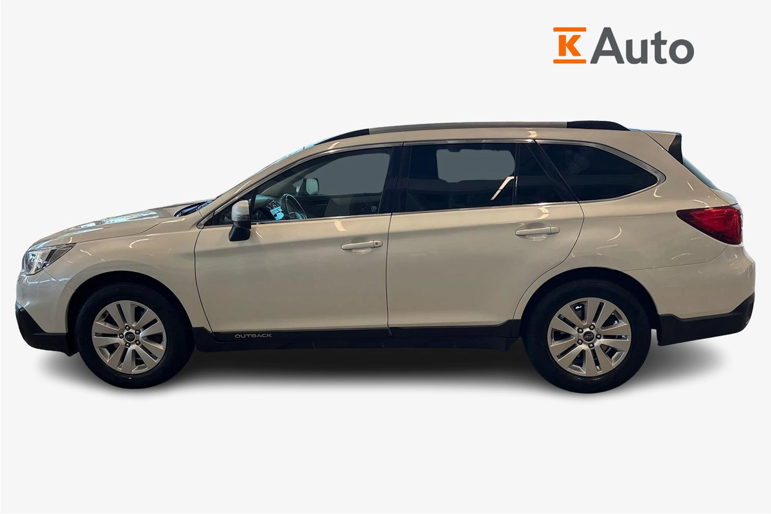 valkoinen Subaru Outback 2016 kuva 5.