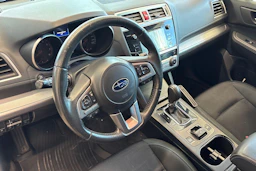 valkoinen Subaru Outback 2016 kuva 6.