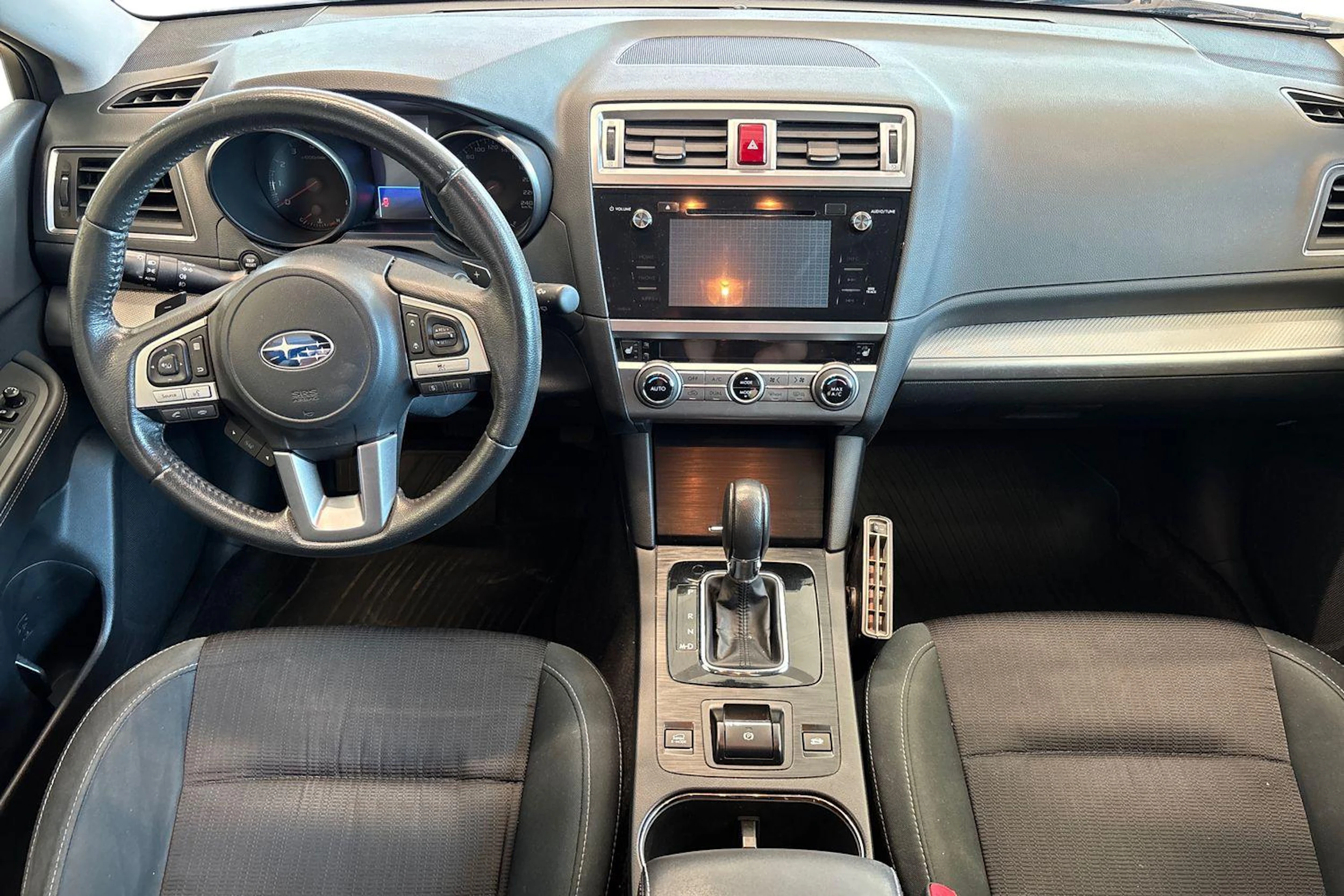 valkoinen Subaru Outback 2016 kuva 7.