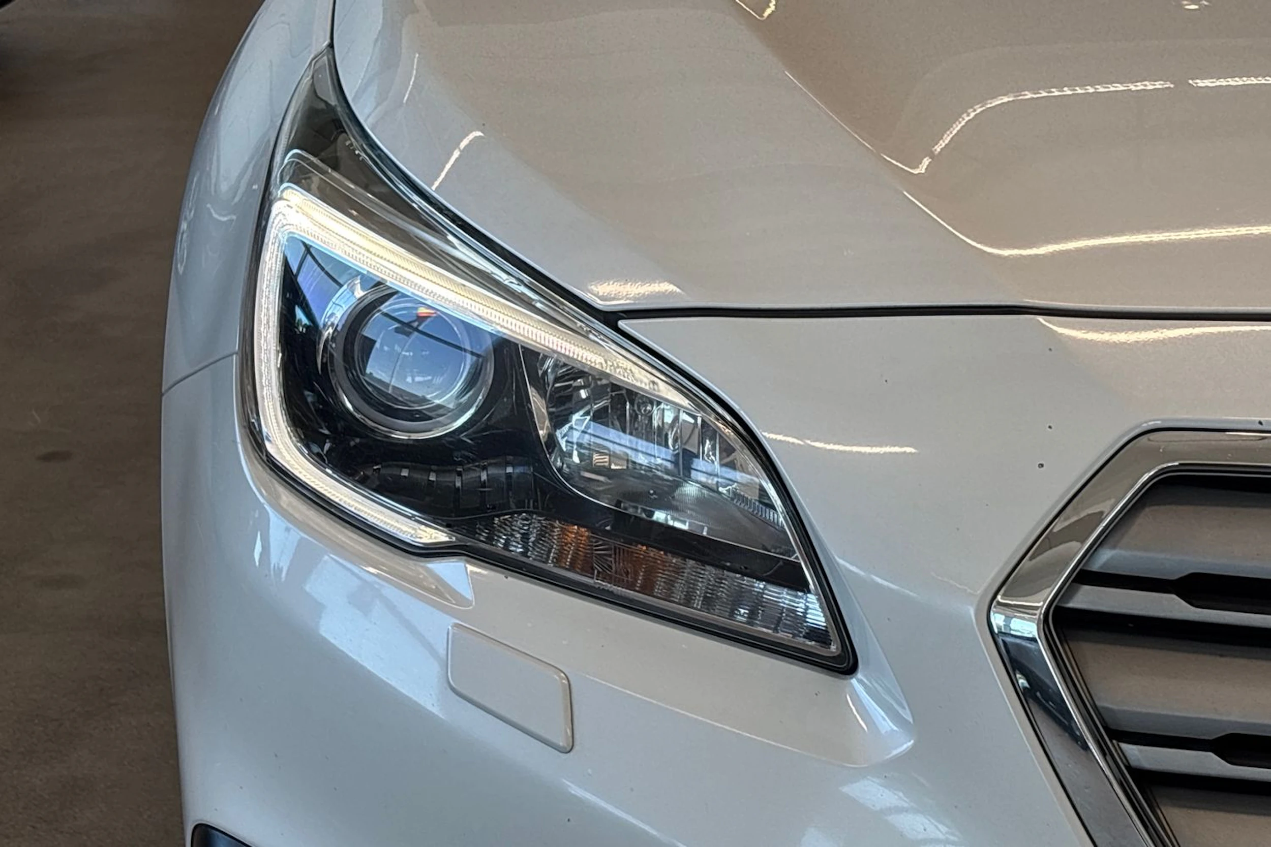 valkoinen Subaru Outback 2016 kuva 15.