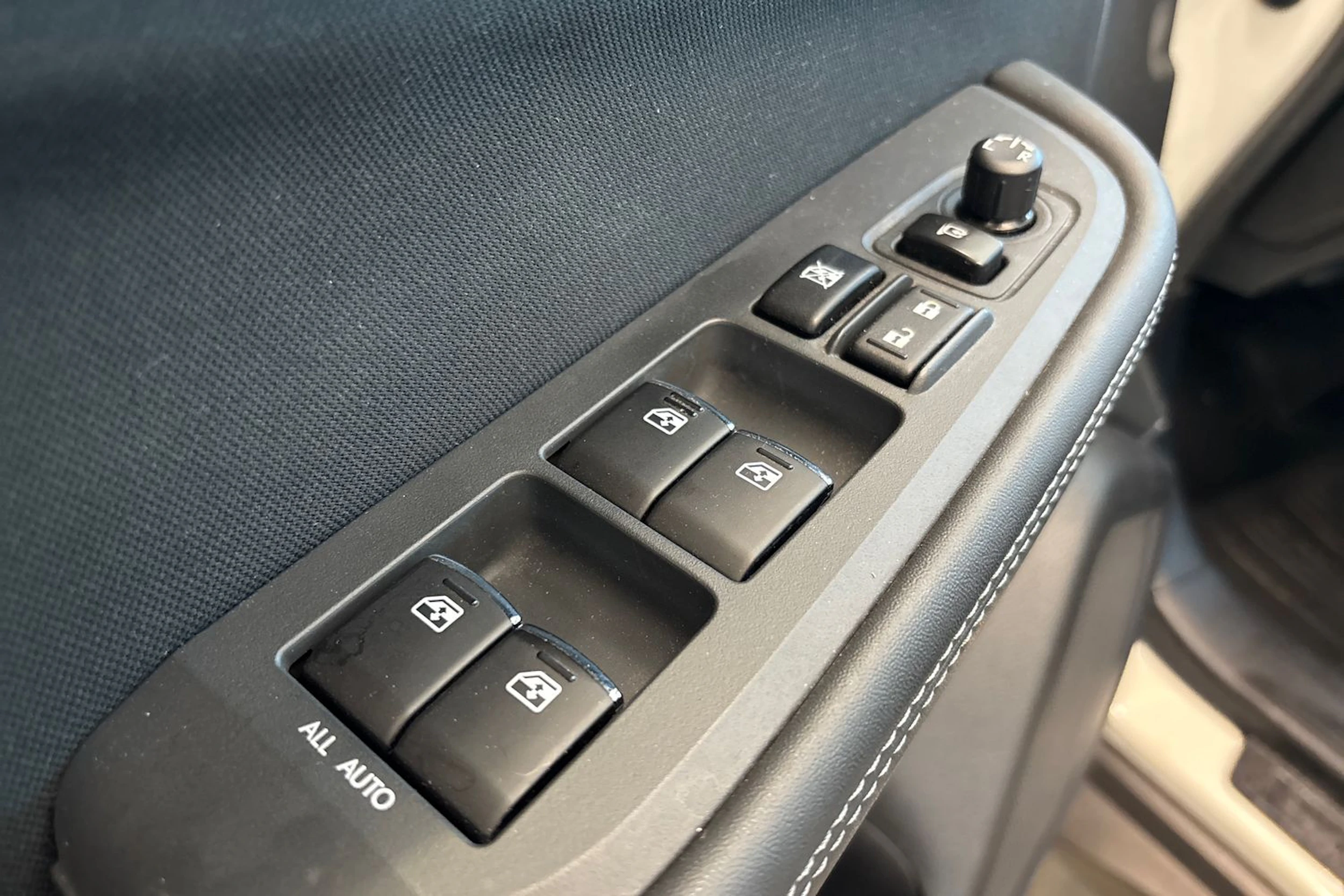valkoinen Subaru Outback 2016 kuva 20.