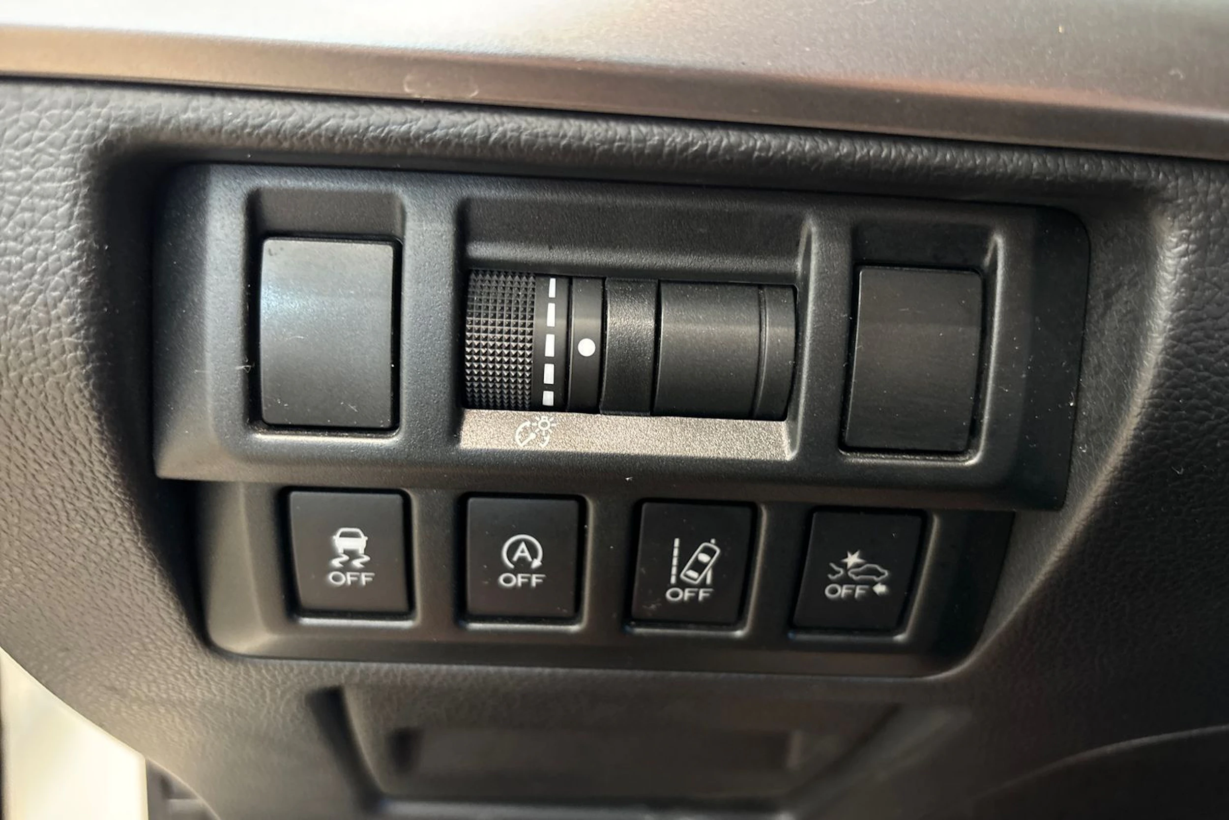 valkoinen Subaru Outback 2016 kuva 22.