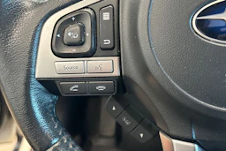valkoinen Subaru Outback 2016 kuva 23.