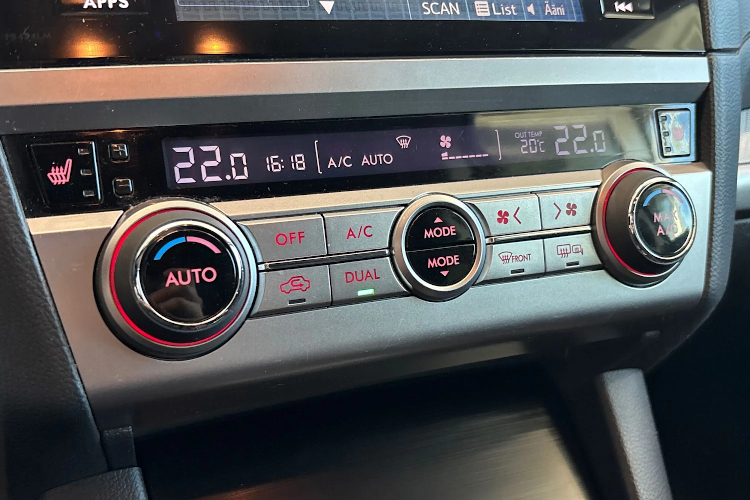 valkoinen Subaru Outback 2016 kuva 28.