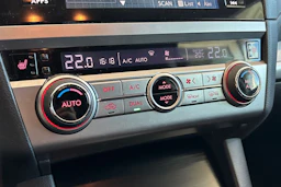 valkoinen Subaru Outback 2016 kuva 28.