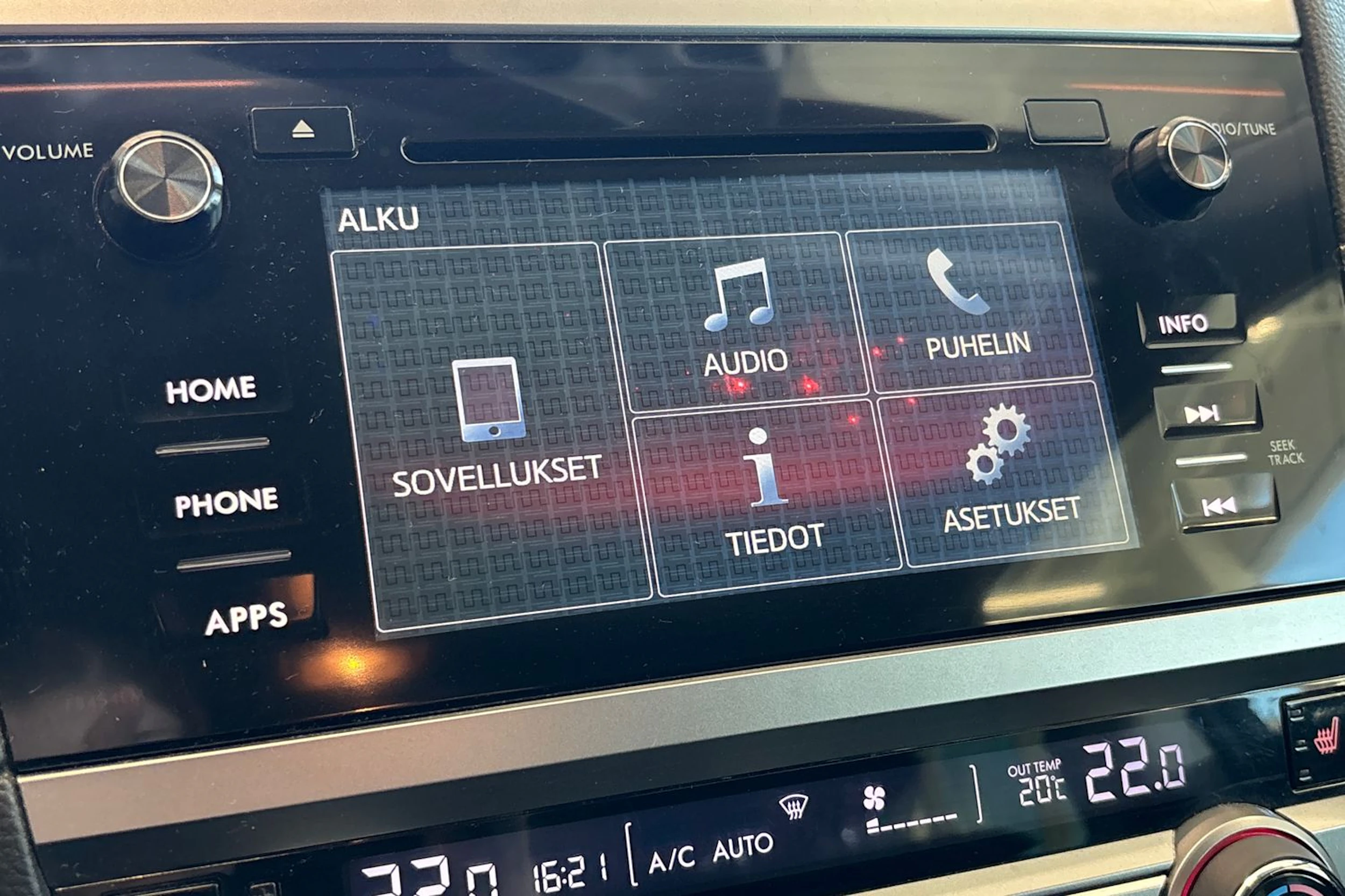 valkoinen Subaru Outback 2016 kuva 30.