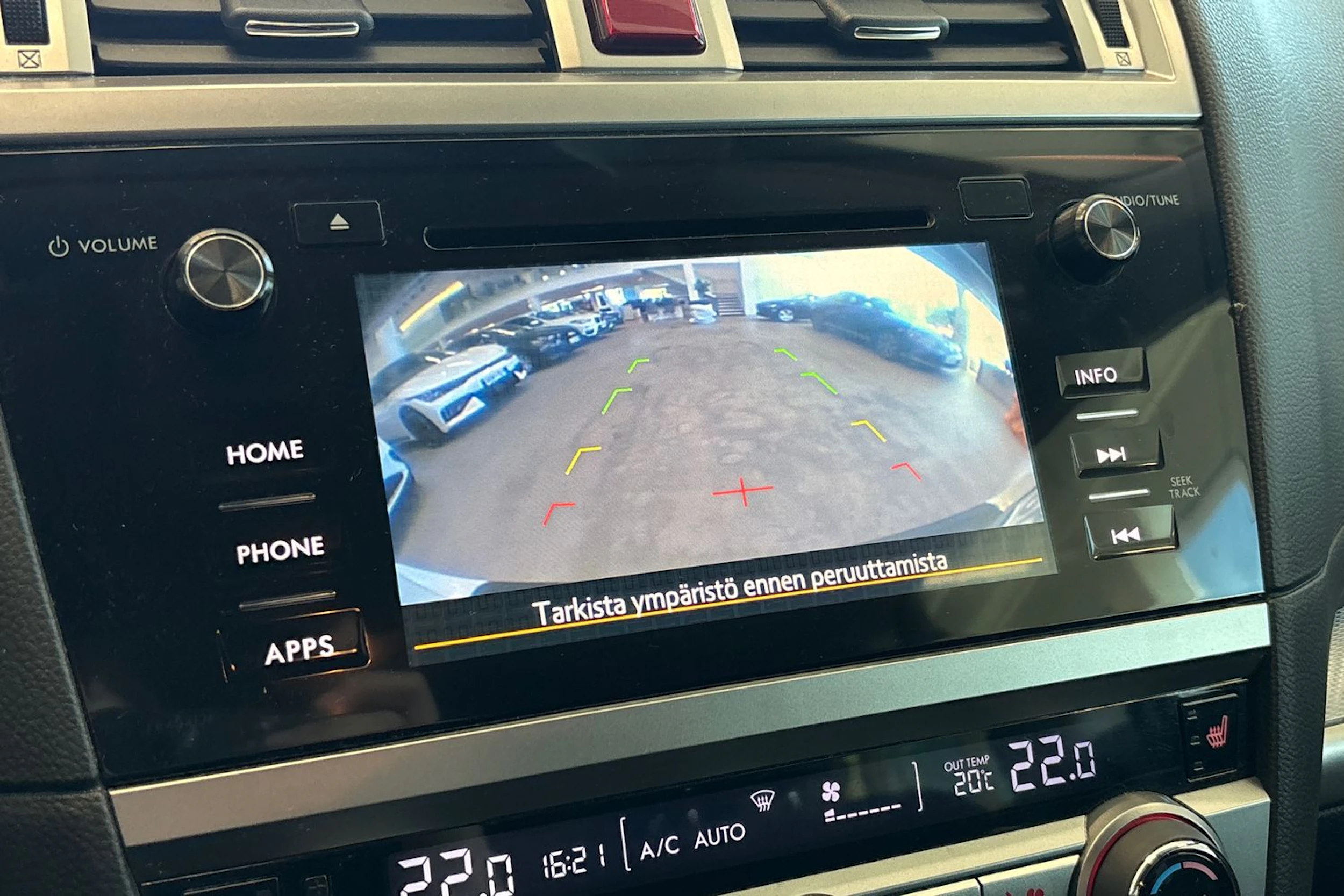 valkoinen Subaru Outback 2016 kuva 31.