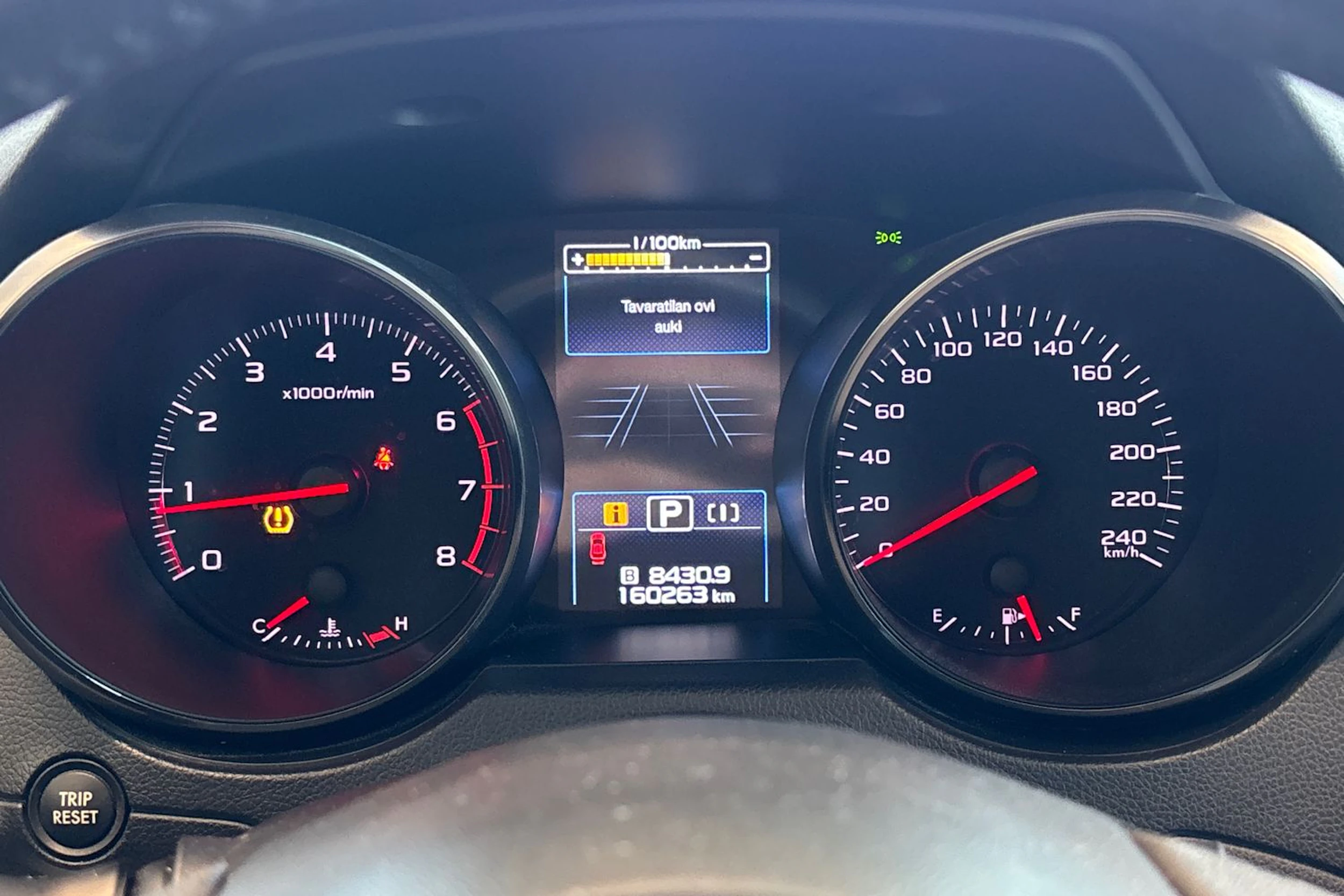 valkoinen Subaru Outback 2016 kuva 32.