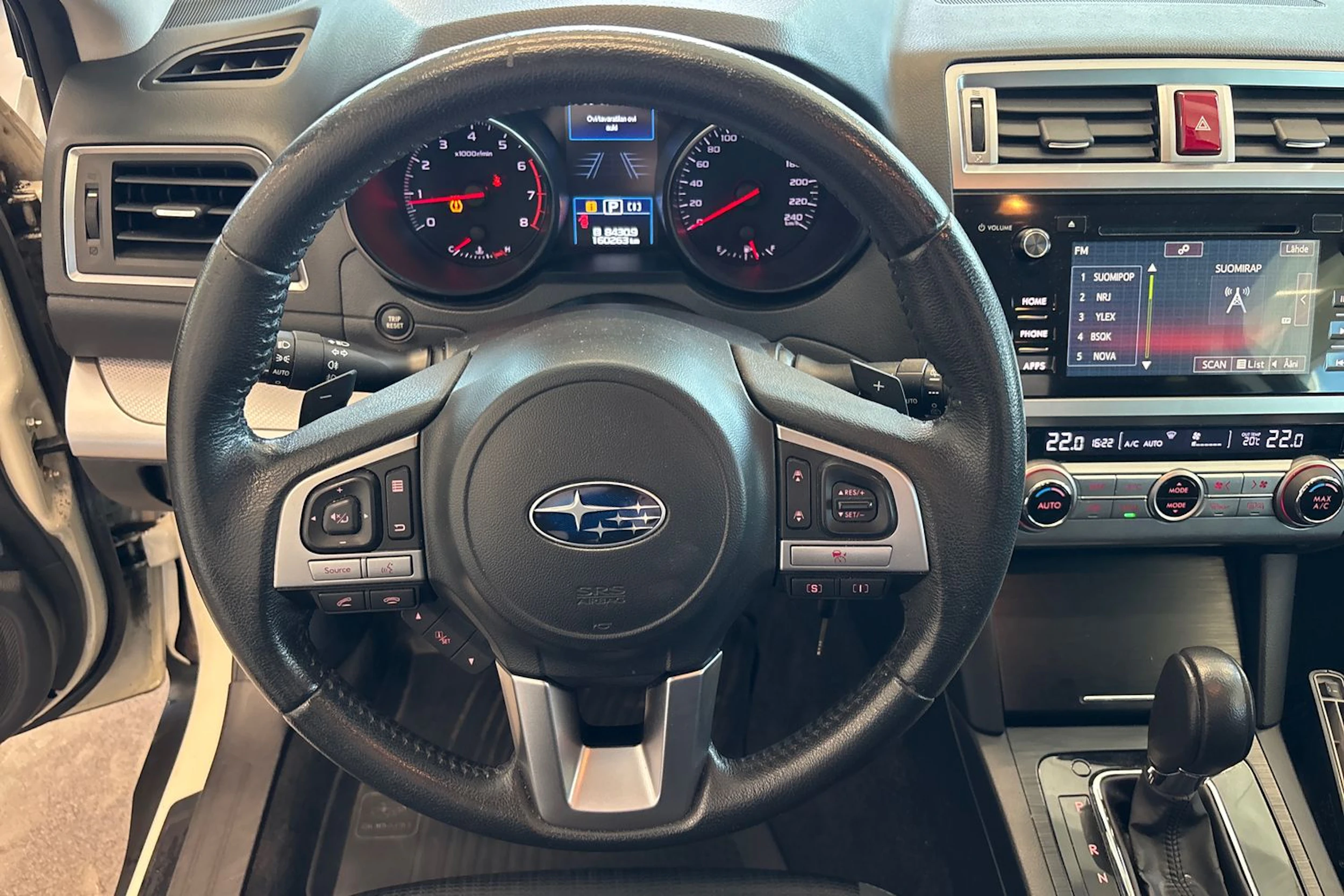 valkoinen Subaru Outback 2016 kuva 33.