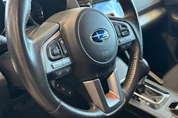 valkoinen Subaru Outback 2016 kuva 34.
