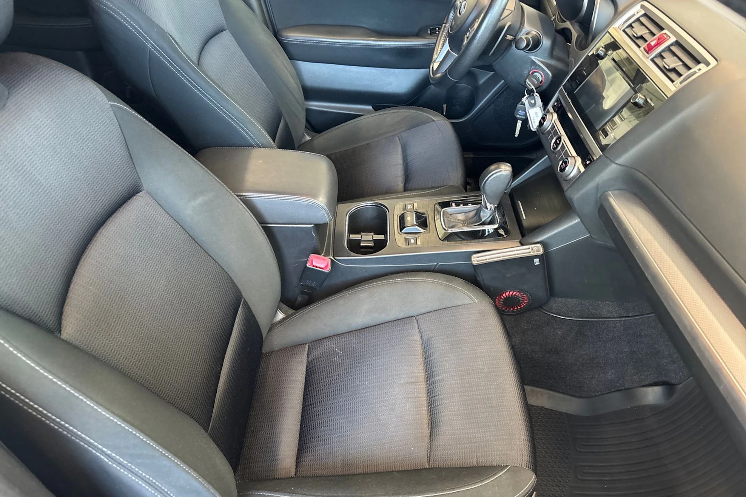 valkoinen Subaru Outback 2016 kuva 35.