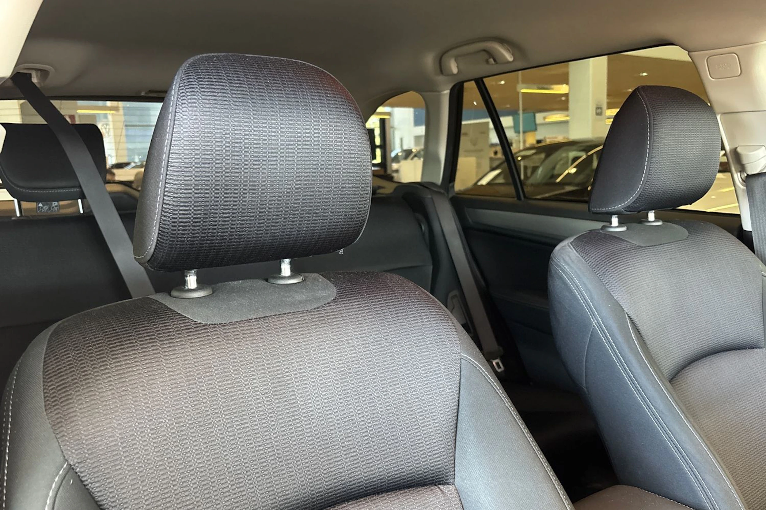 valkoinen Subaru Outback 2016 kuva 36.
