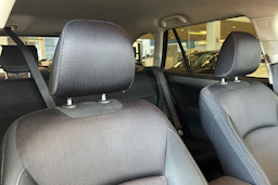 valkoinen Subaru Outback 2016 kuva 36.