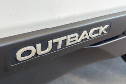valkoinen Subaru Outback 2016 kuva 37.