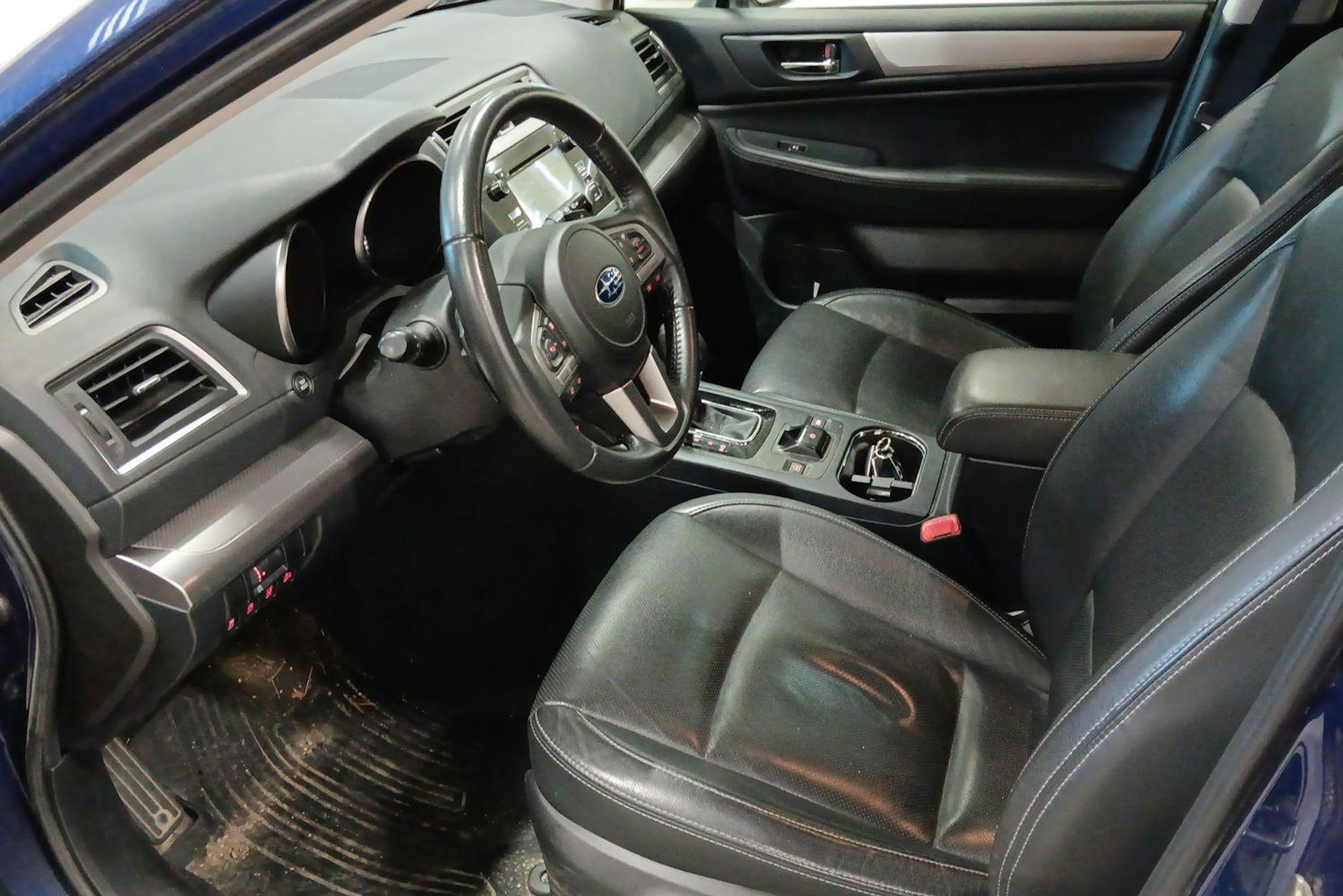 Sininen Subaru Outback 2016 kuva 3.