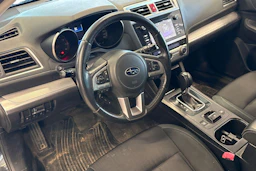 Harmaa Subaru Outback 2016 kuva 3.