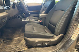 Harmaa Subaru Outback 2016 kuva 4.