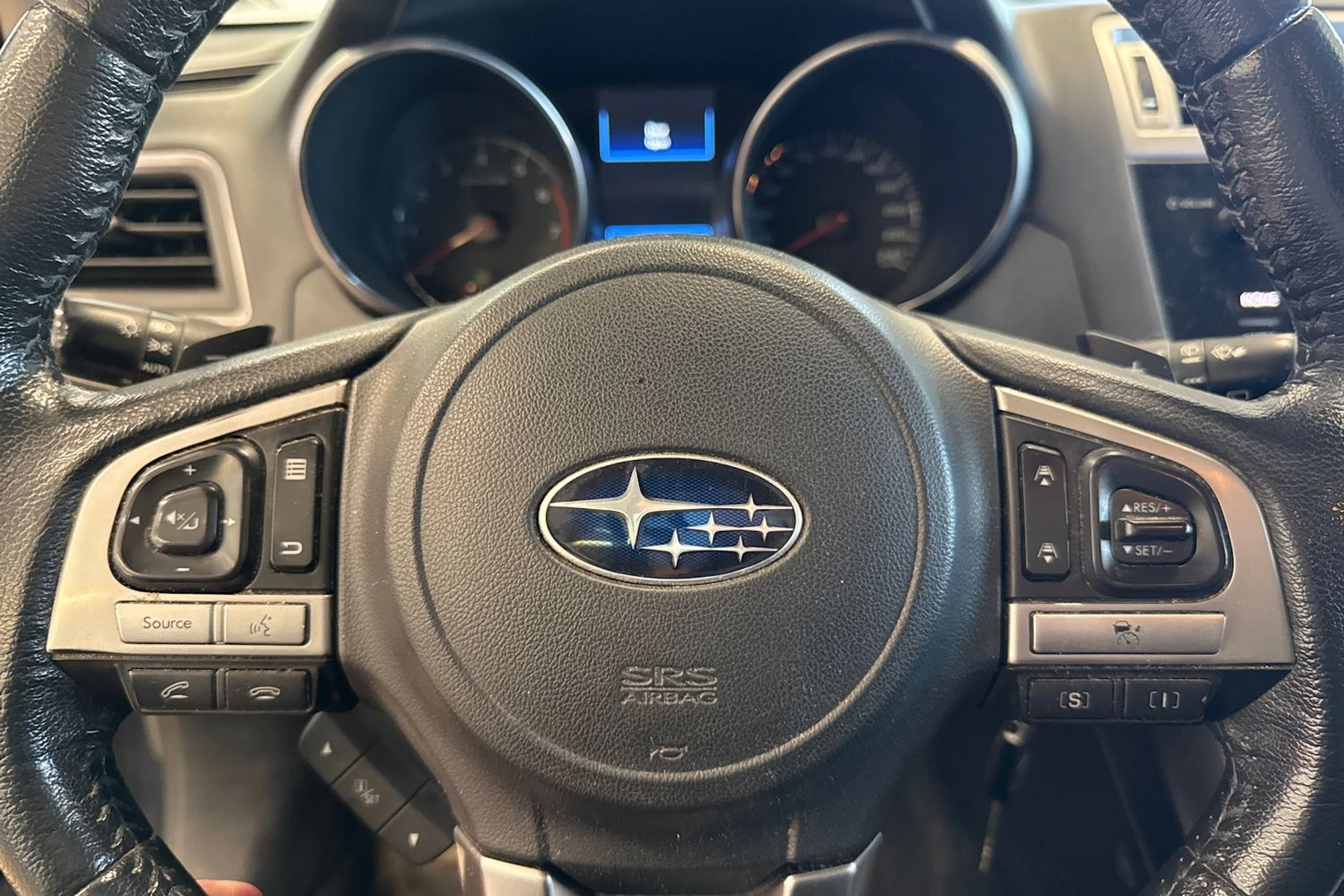 Harmaa Subaru Outback 2016 kuva 5.