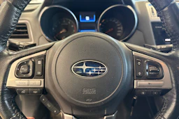 Harmaa Subaru Outback 2016 kuva 5.