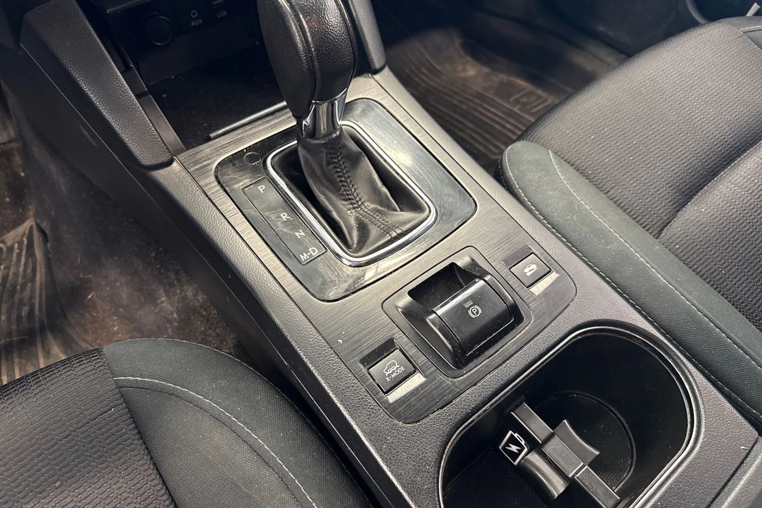 Harmaa Subaru Outback 2016 kuva 6.
