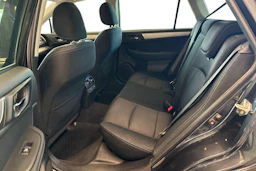 Harmaa Subaru Outback 2016 kuva 8.