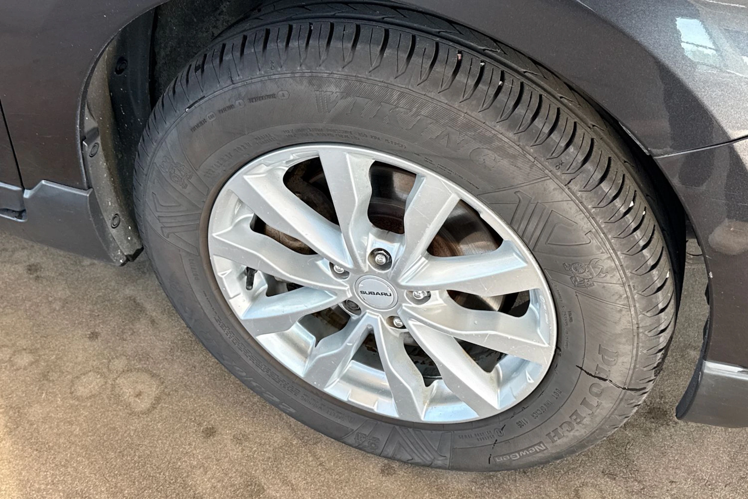 Harmaa Subaru Outback 2016 kuva 10.