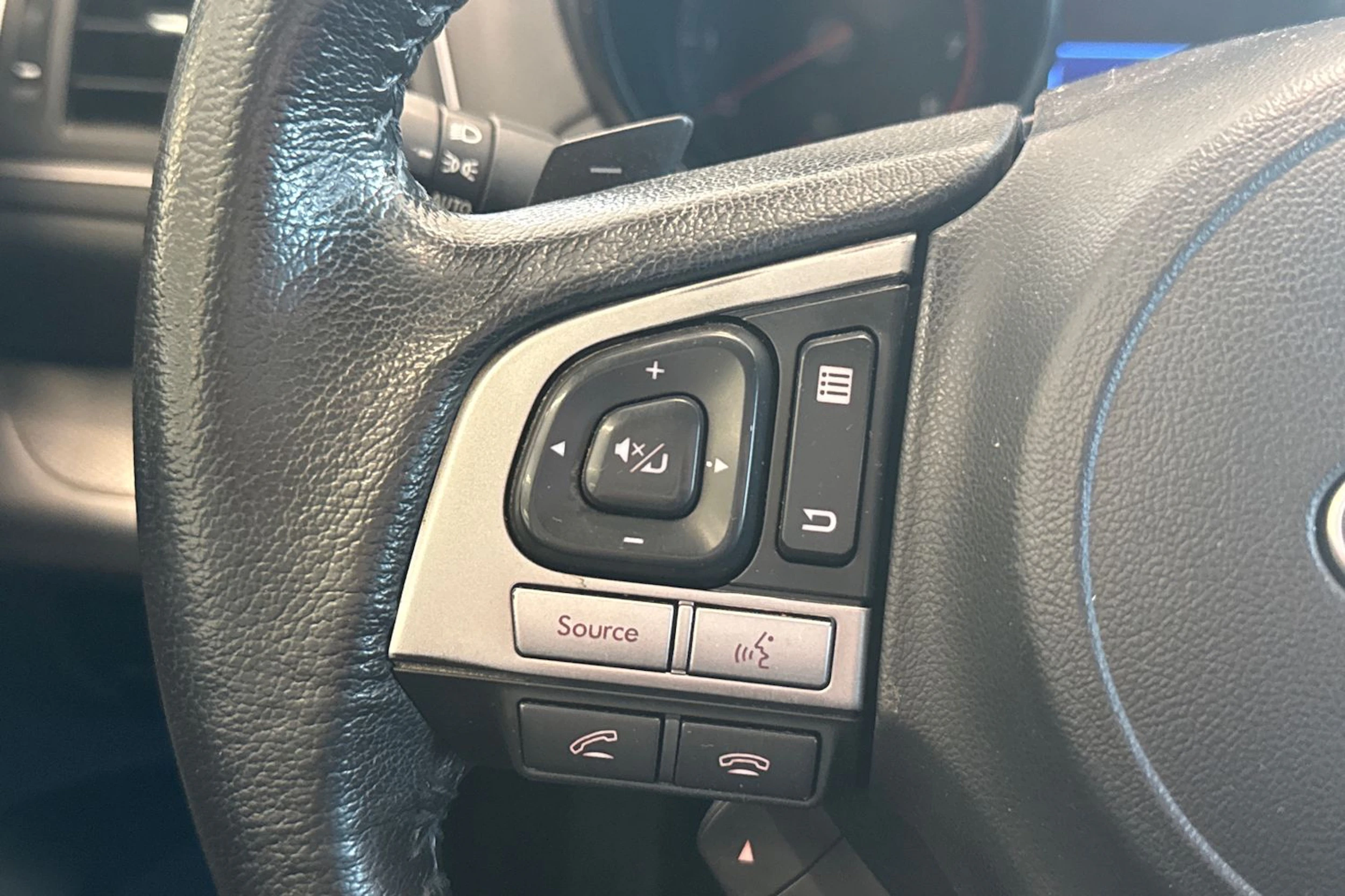 Harmaa Subaru Outback 2016 kuva 12.