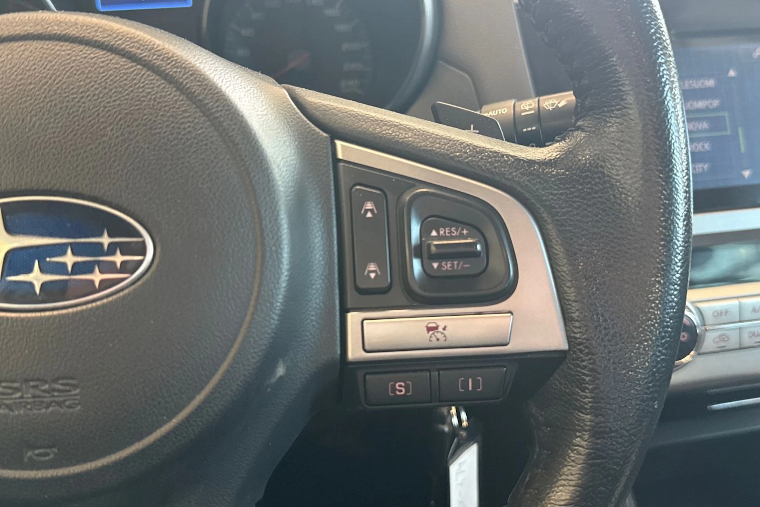 Harmaa Subaru Outback 2016 kuva 13.