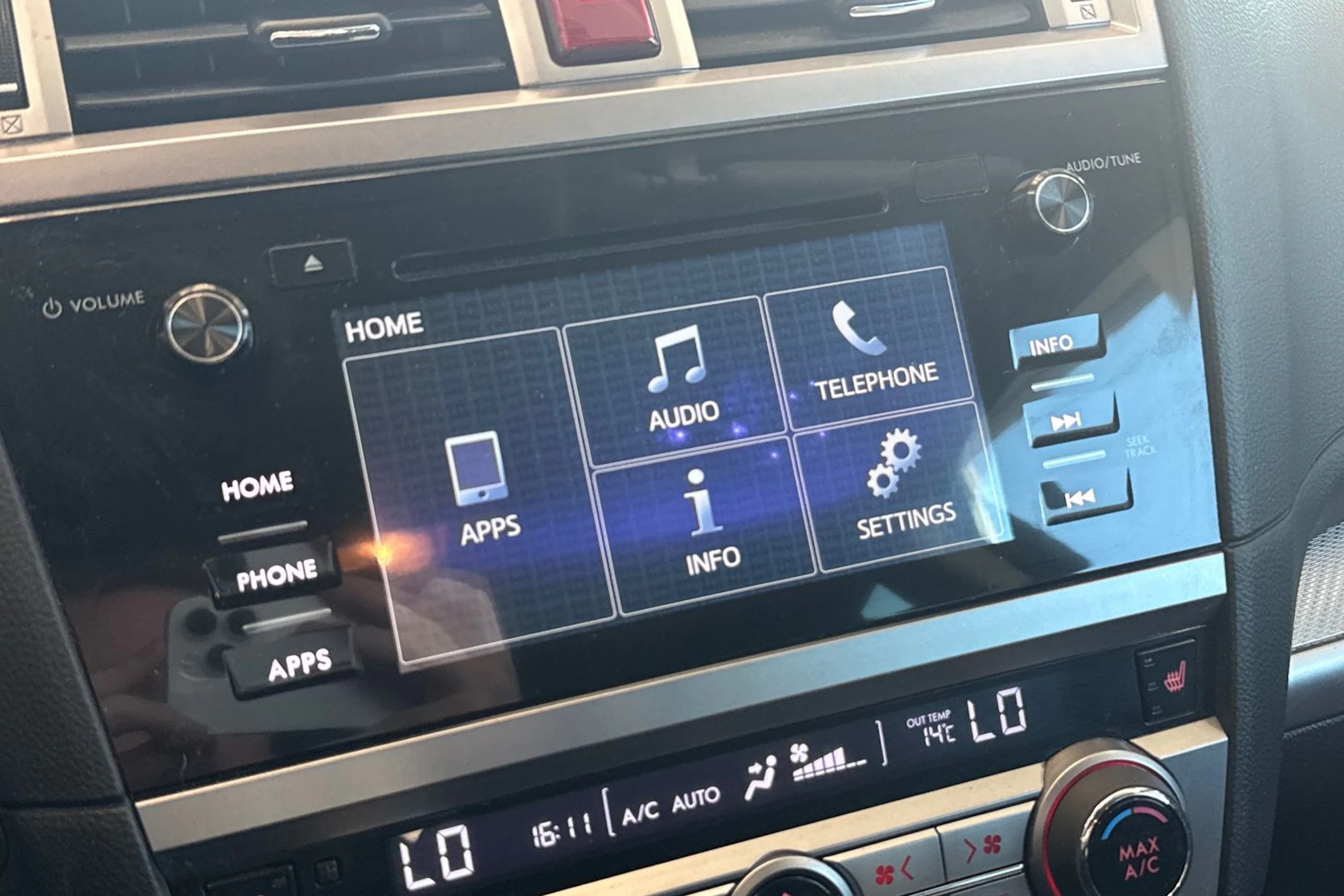 Harmaa Subaru Outback 2016 kuva 16.