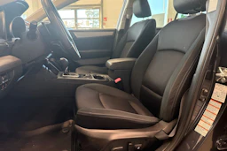 Harmaa Subaru Outback 2016 kuva 18.