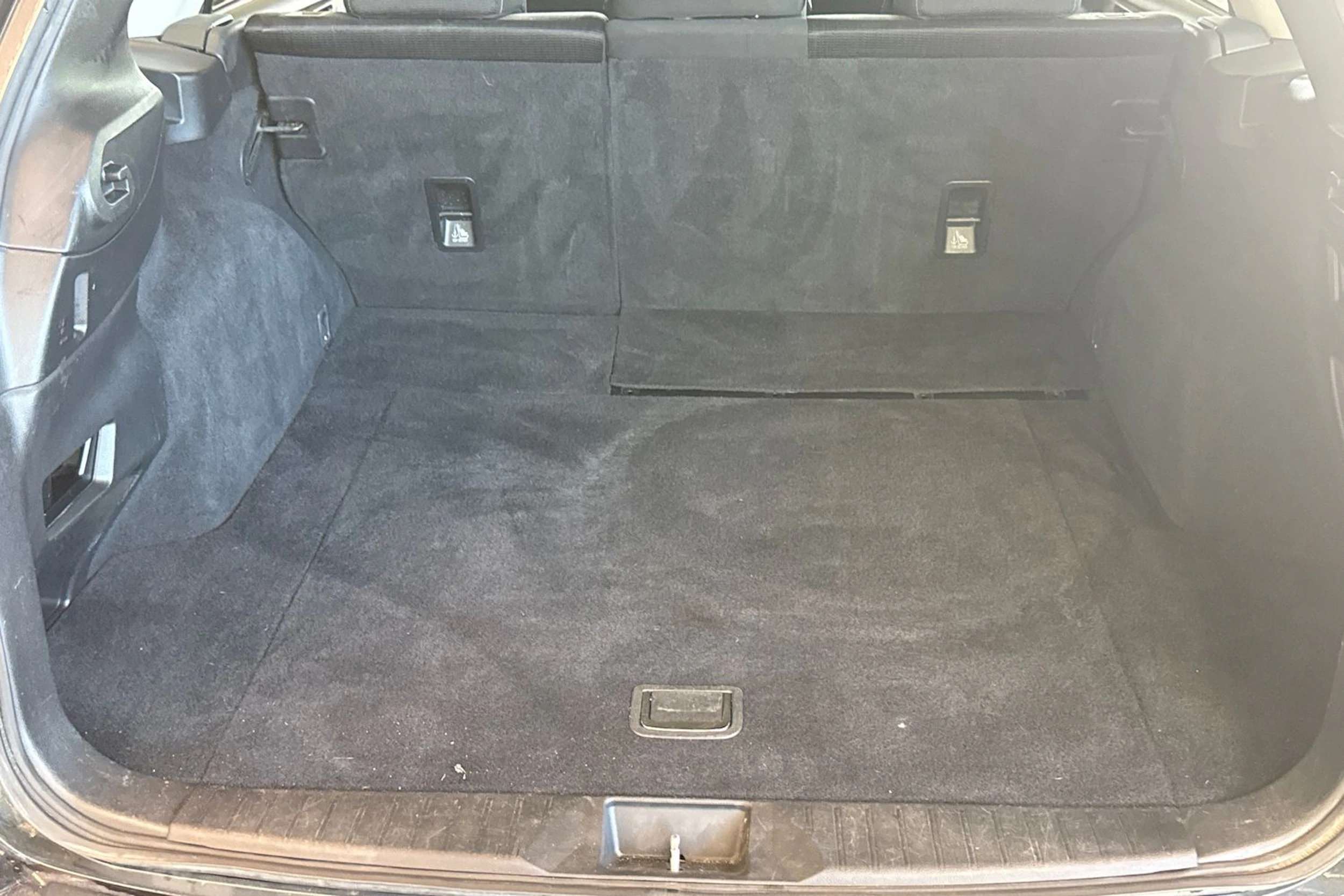 Harmaa Subaru Outback 2016 kuva 19.