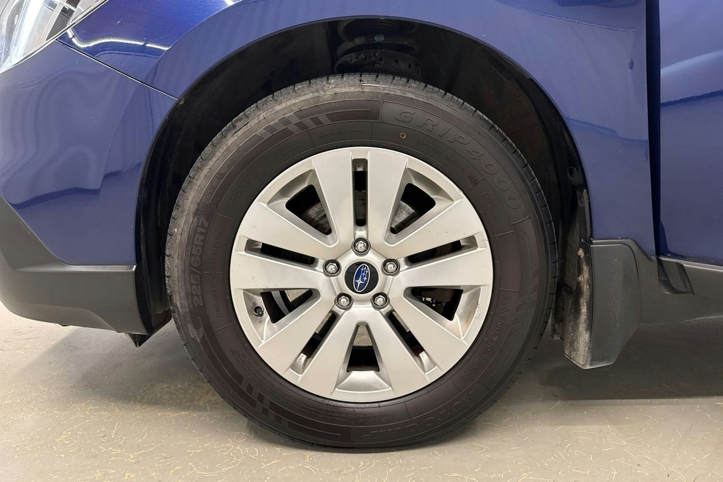 sininen Subaru Outback 2016 kuva 11.