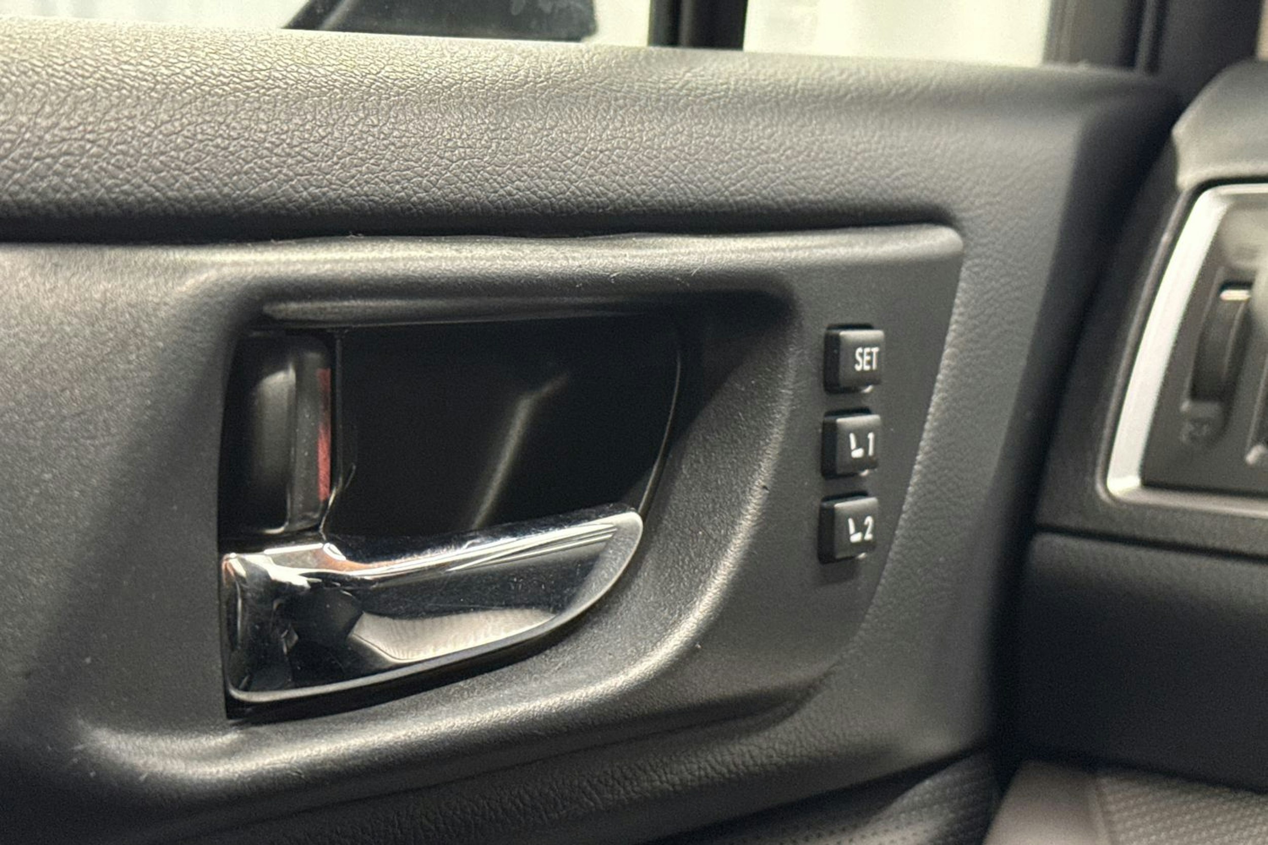 sininen Subaru Outback 2016 kuva 24.