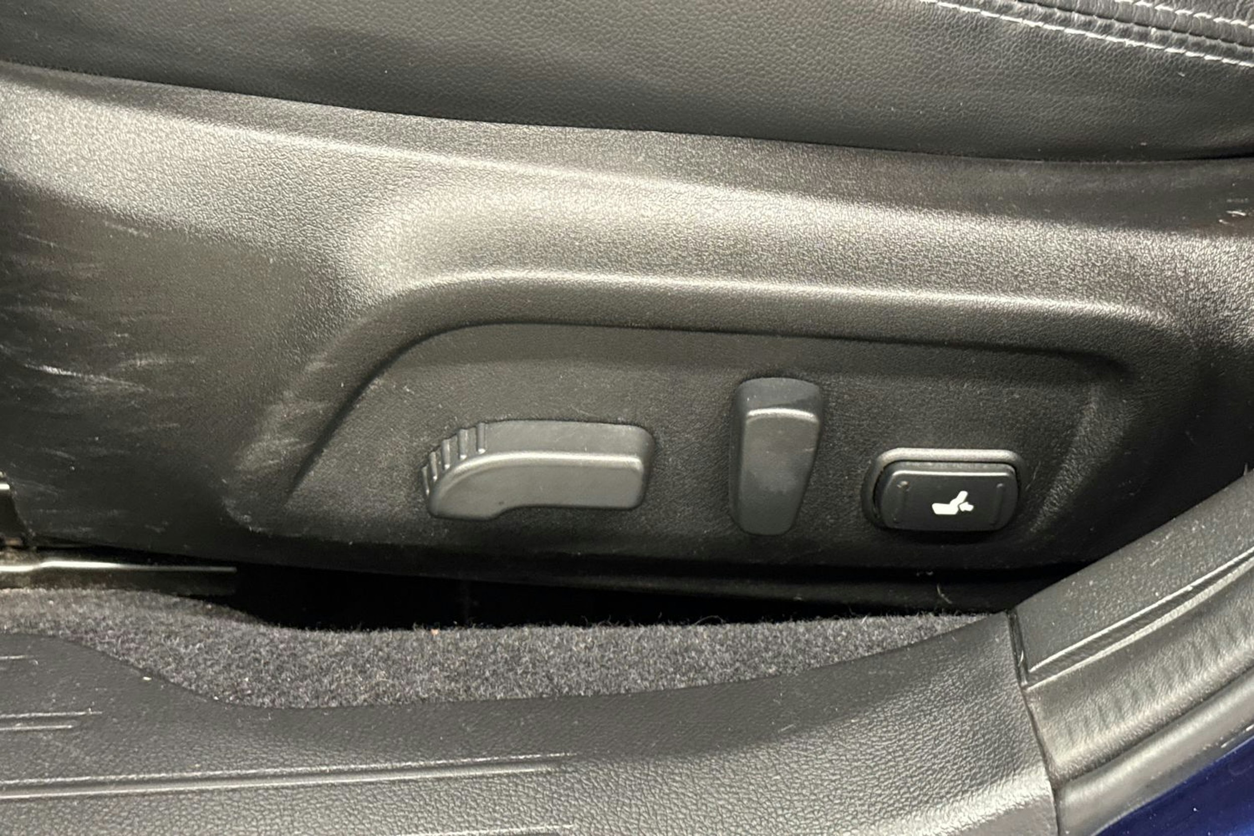 sininen Subaru Outback 2016 kuva 26.