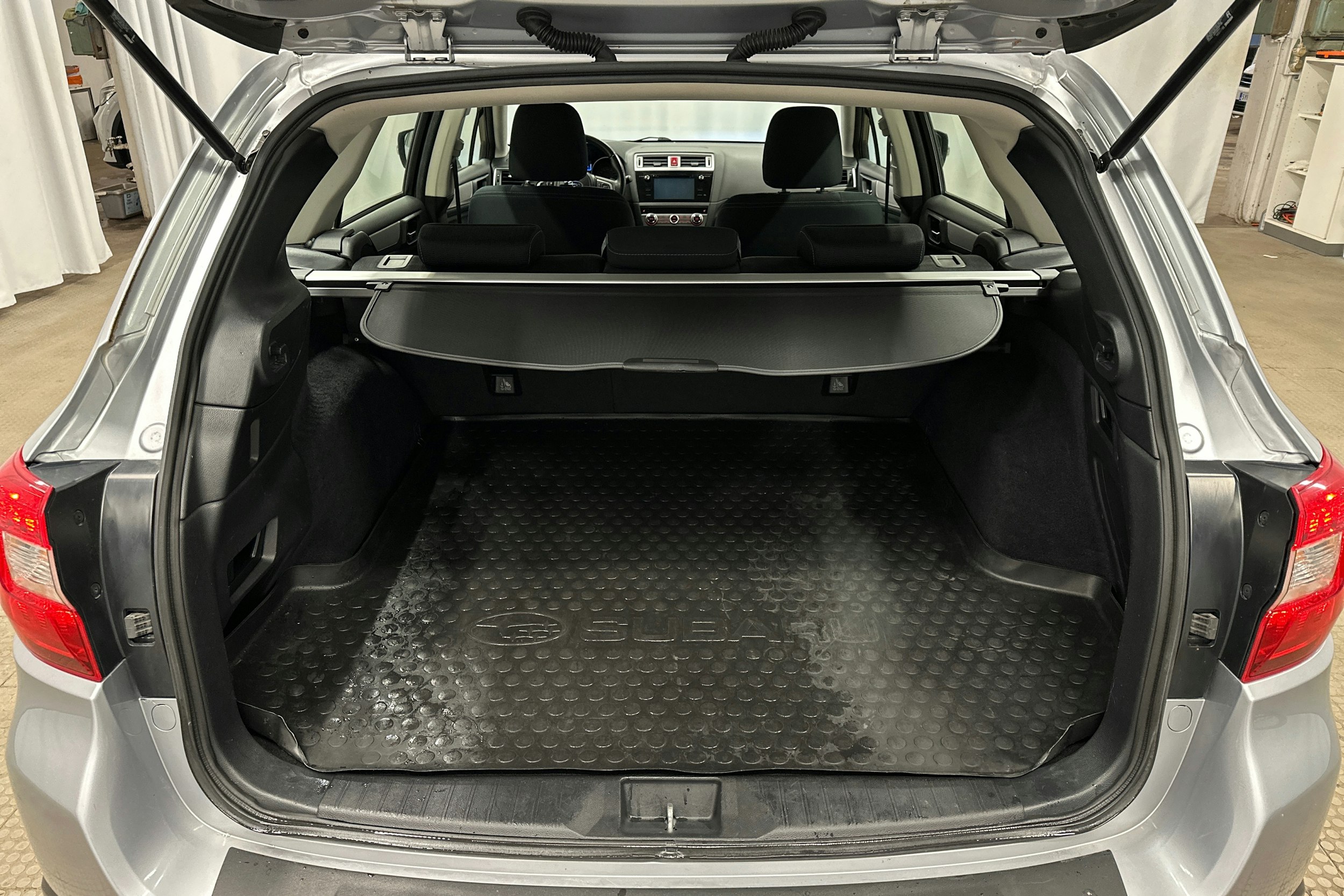 hopea Subaru Outback 2016 kuva 14.