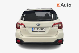Valkoinen Subaru Outback 2016 kuva 4.