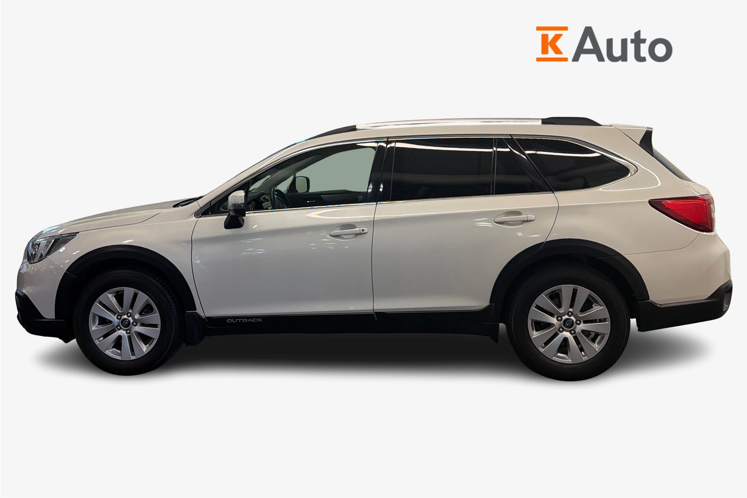 Valkoinen Subaru Outback 2016 kuva 7.