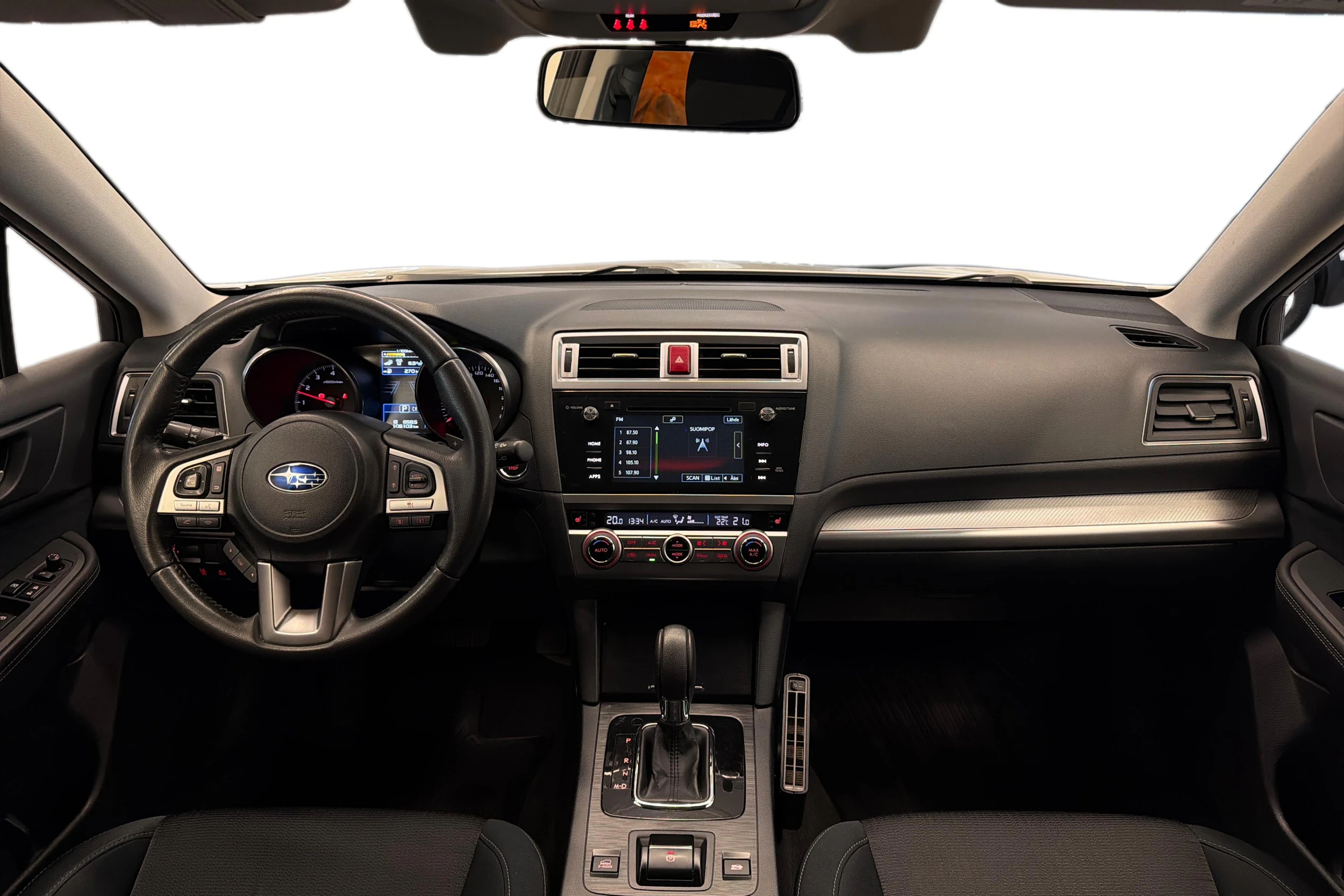 Valkoinen Subaru Outback 2016 kuva 9.