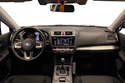 Valkoinen Subaru Outback 2016 kuva 9.