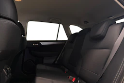 Valkoinen Subaru Outback 2016 kuva 11.