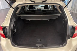 Valkoinen Subaru Outback 2016 kuva 15.