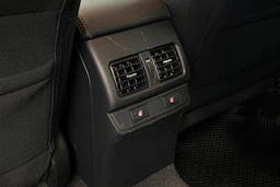 Valkoinen Subaru Outback 2016 kuva 17.