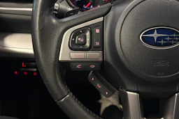 Valkoinen Subaru Outback 2016 kuva 19.