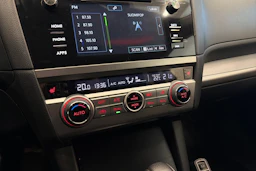 Valkoinen Subaru Outback 2016 kuva 25.